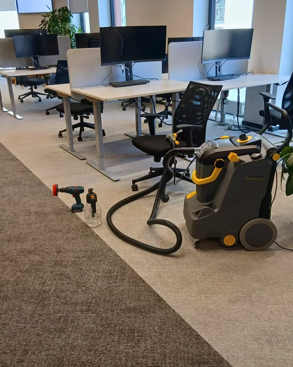 
Regulāri apkalpojam 4000 m² biroja paklāju